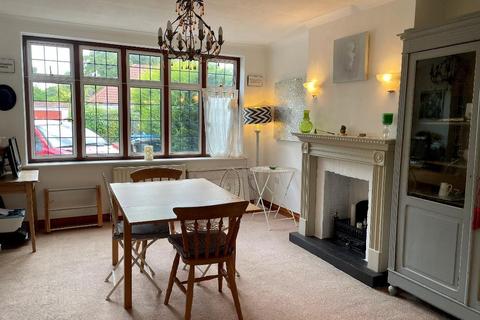 10 Eglise Road, Warlingham, CR6 9SE