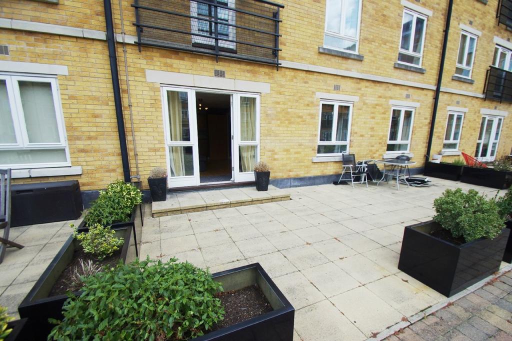 Ovaltine Court, Ovaltine Drive, Kings Langley, WD4 2 bed apartment £