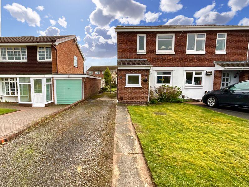 Newlands Close, Stone 2 bed semidetached house £170,000