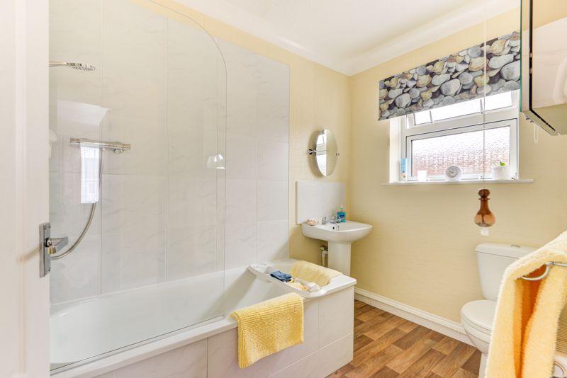 Roundstone Way, Selsey 2 bed detached bungalow £370,000
