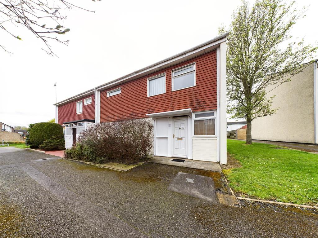 Brocas Drive, Basingstoke 4 bed semidetached house £280,000
