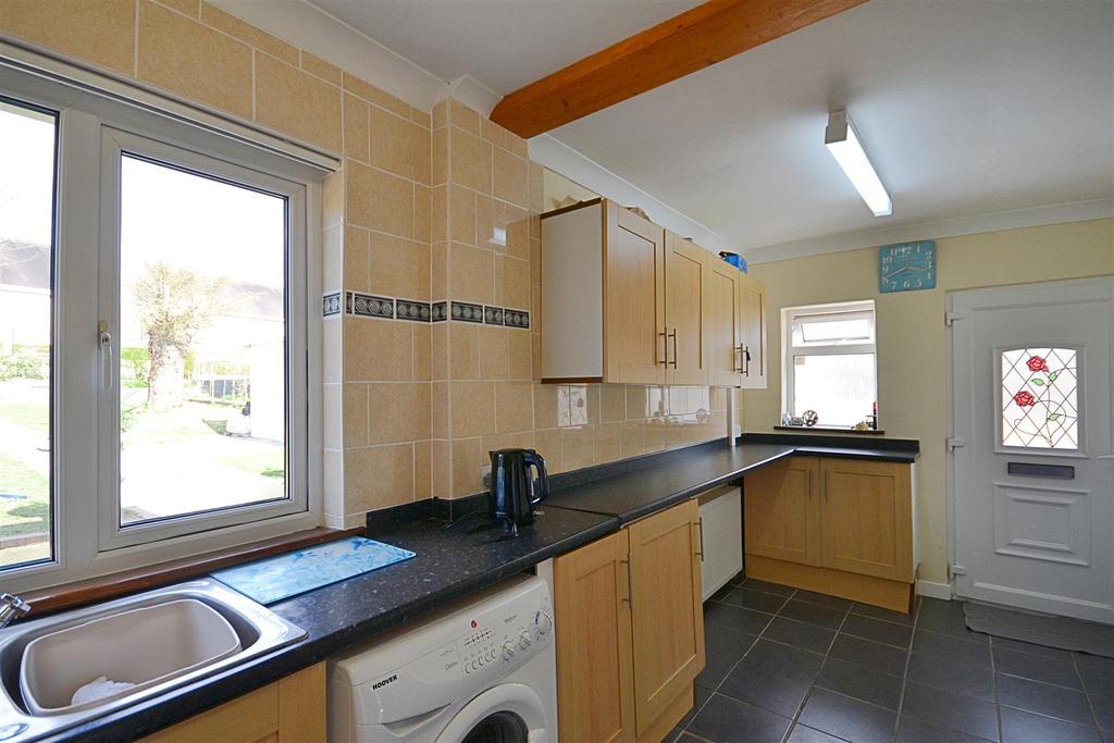 Pontardulais Road, Cross Hands, Llanelli 2 bed detached bungalow - £270,000