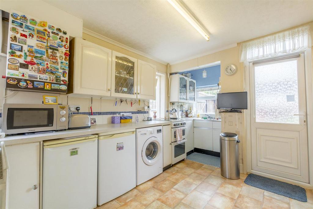Kitchen (3)-HDR copy.jpg