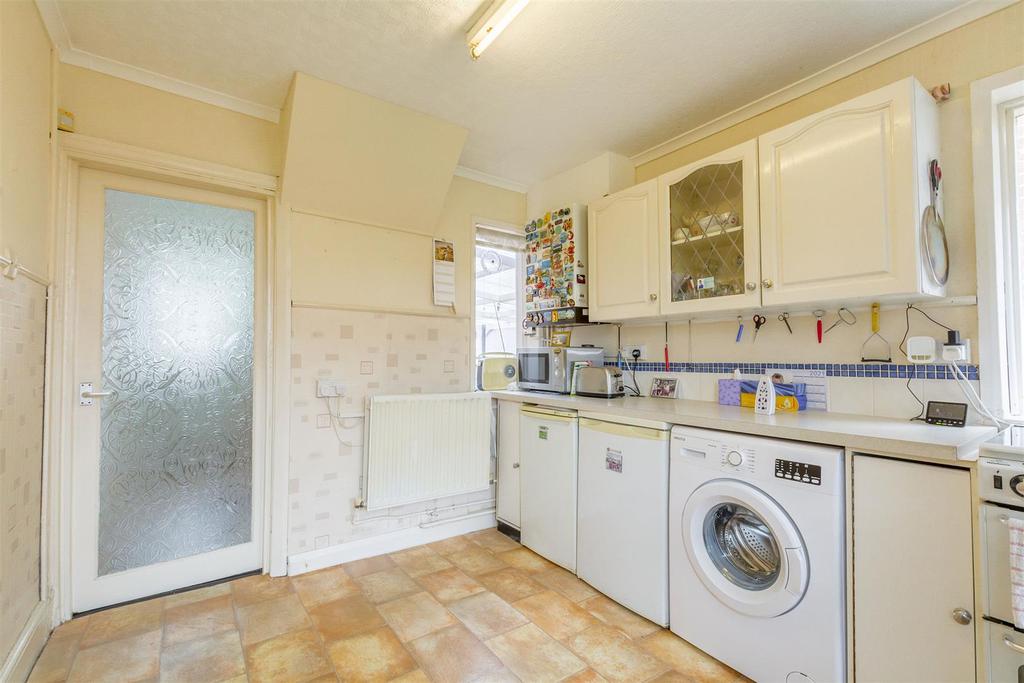 Kitchen (6)-HDR copy.jpg