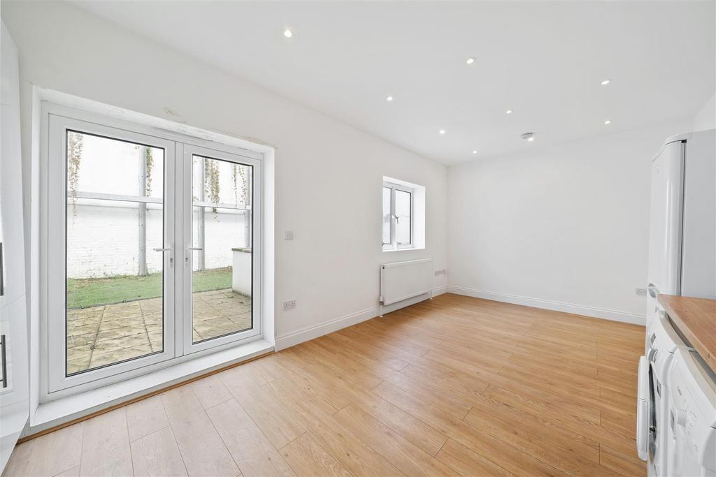Flat 2, Gatewood House N6 5 AU-10.jpg