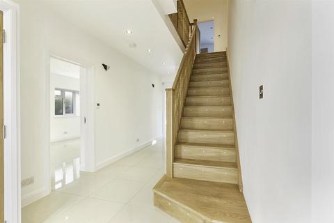 8 bedroom detached house to rent - Josephine Avenue, Lower Kingswood, Tadworth