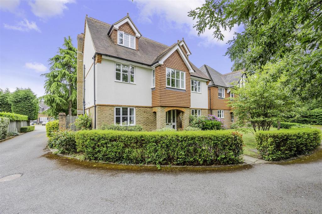 Tadworth Street, Tadworth 5 bed detached house to rent £4,600 pcm (£