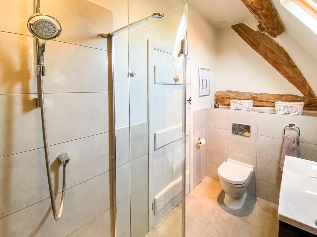 En-Suite Shower.JPG