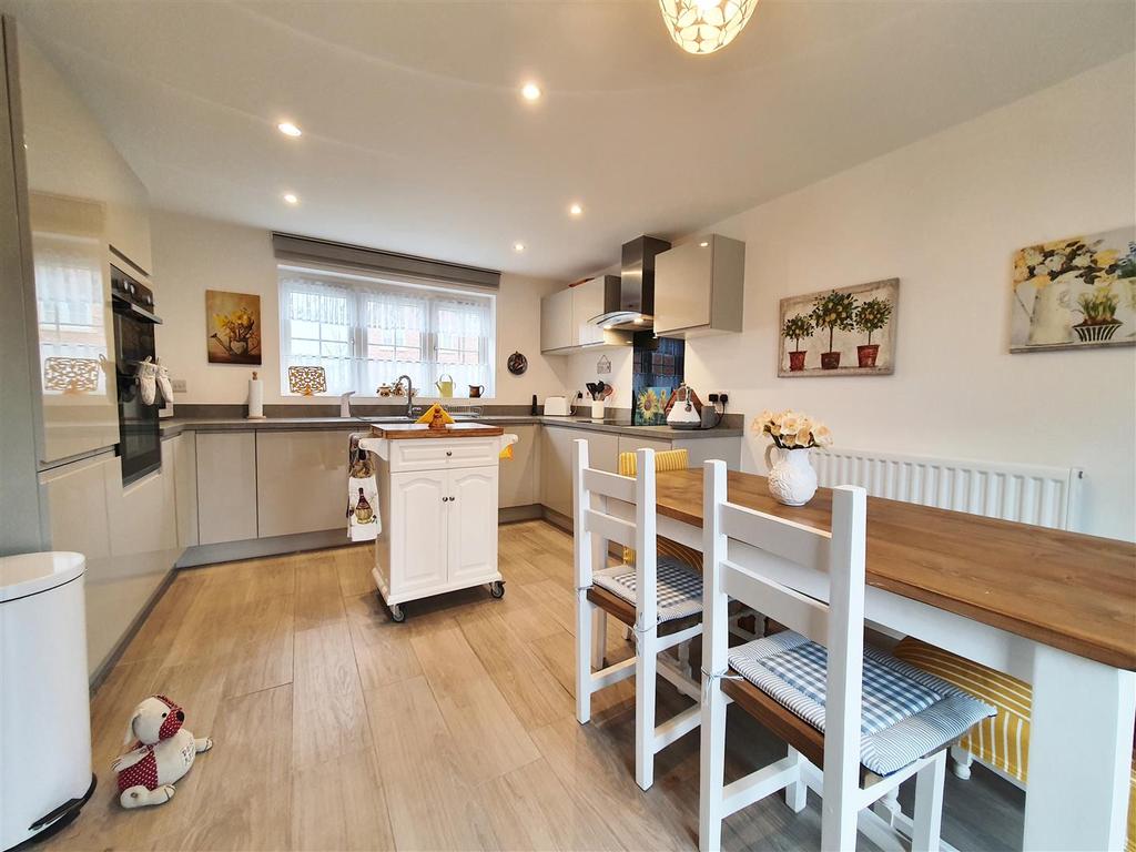 Dining kitchen