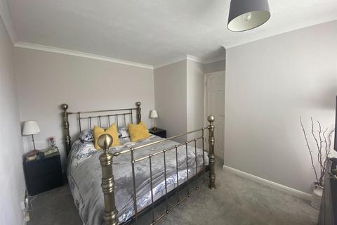 20 Vearse Close, Bridport, DT6 5BE