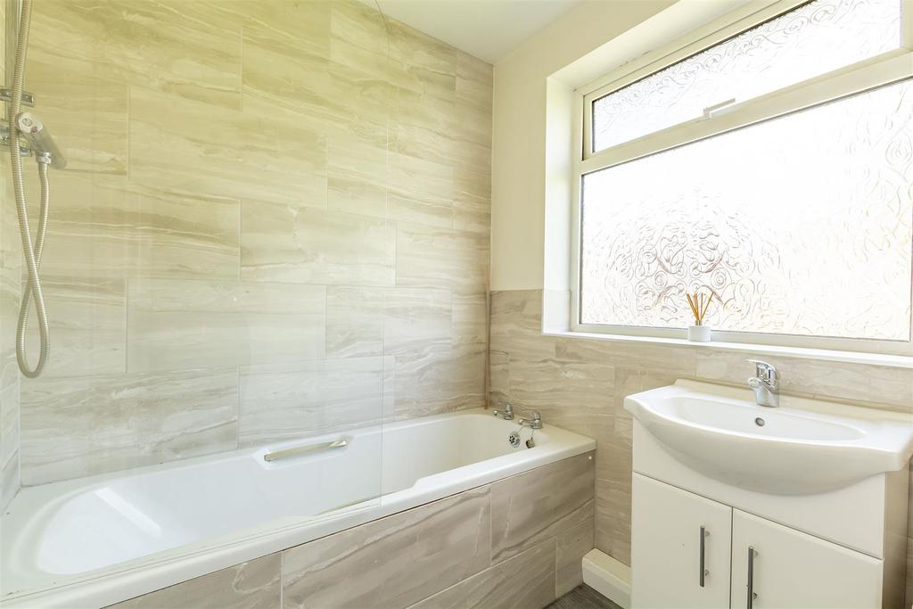 Bathroom (2)-HDR copy.jpg
