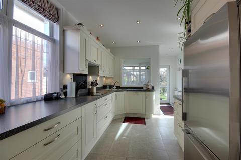 283 Beverley Road, Kirk Ella, Hull, HU10 7AQ