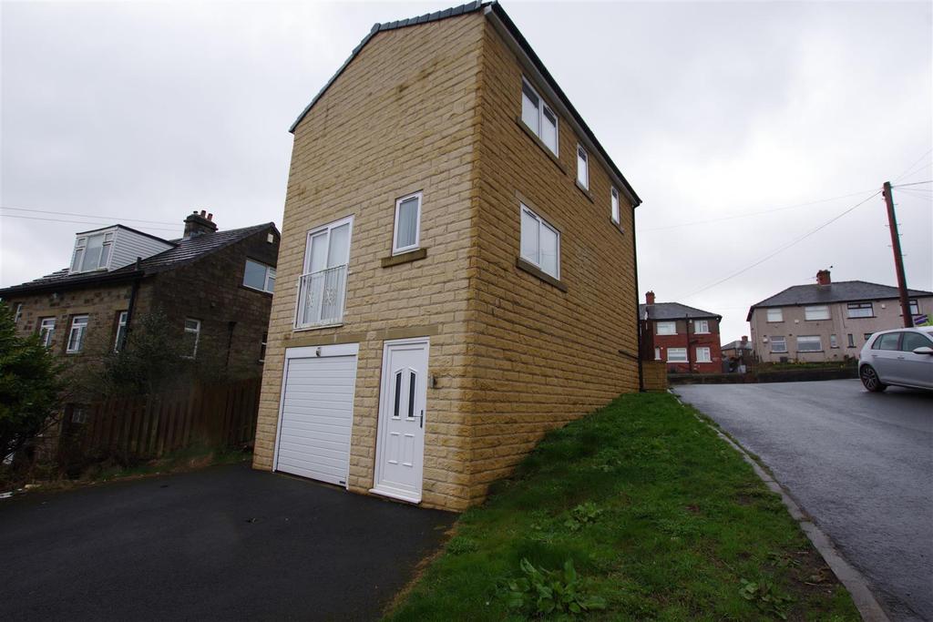 Aislaby Heights, Halifax 3 bed detached house for sale £170,000