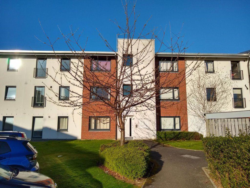 NEW MART GARDENS, EDINBURGH, EH14 1TZ 1 bed flat £900 pcm (£208 pw)