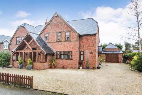 Oak House, 18 Baytree Close, St Martins, Oswestry, SY11 3QQ