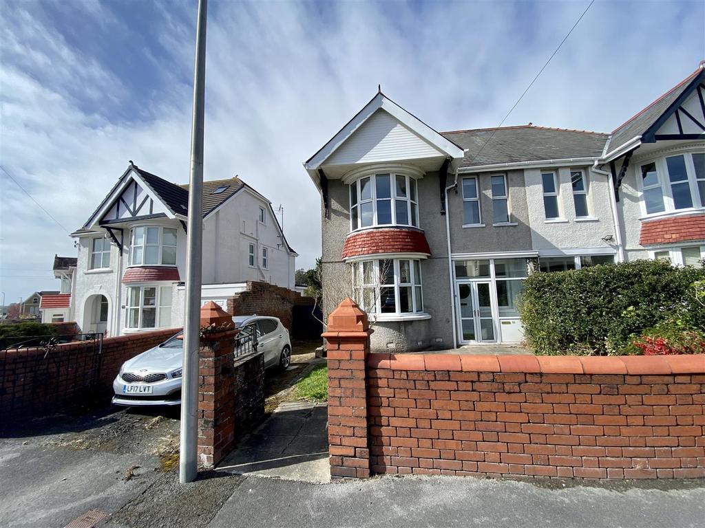 Roland Avenue, Llanelli 3 bed semidetached house for sale £325,000