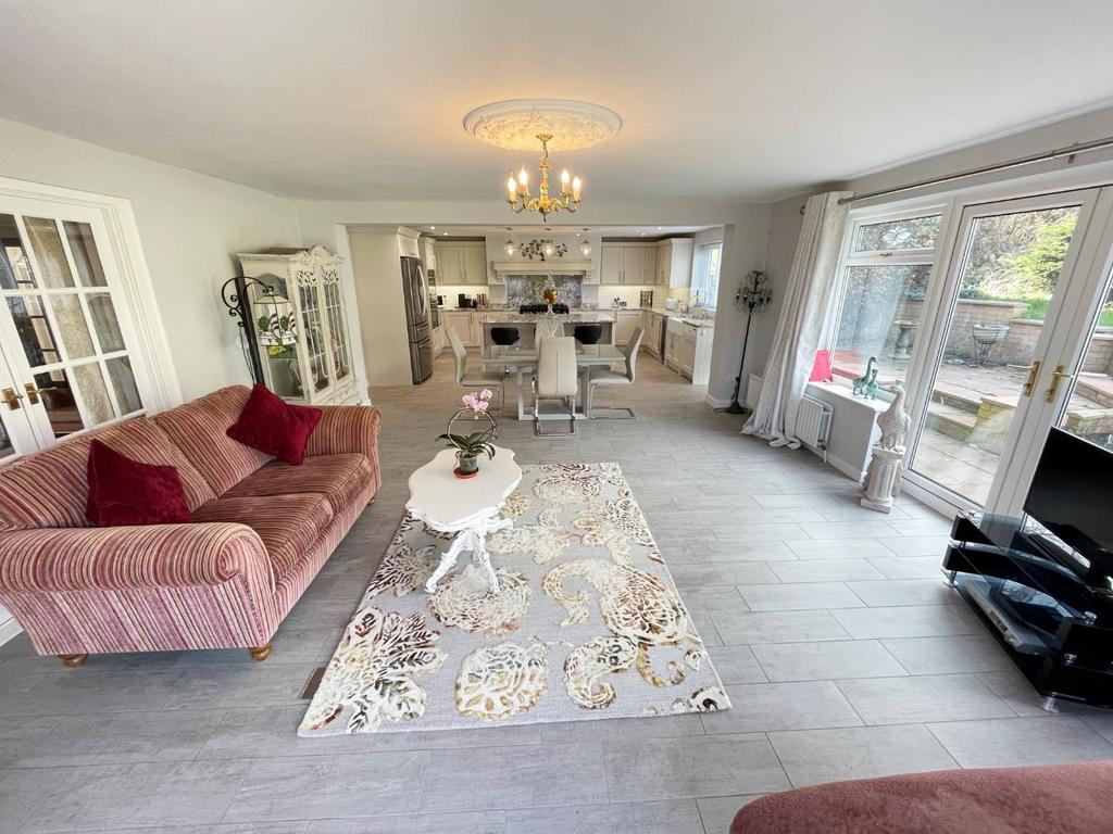 Open plan kitchen/diner/family room