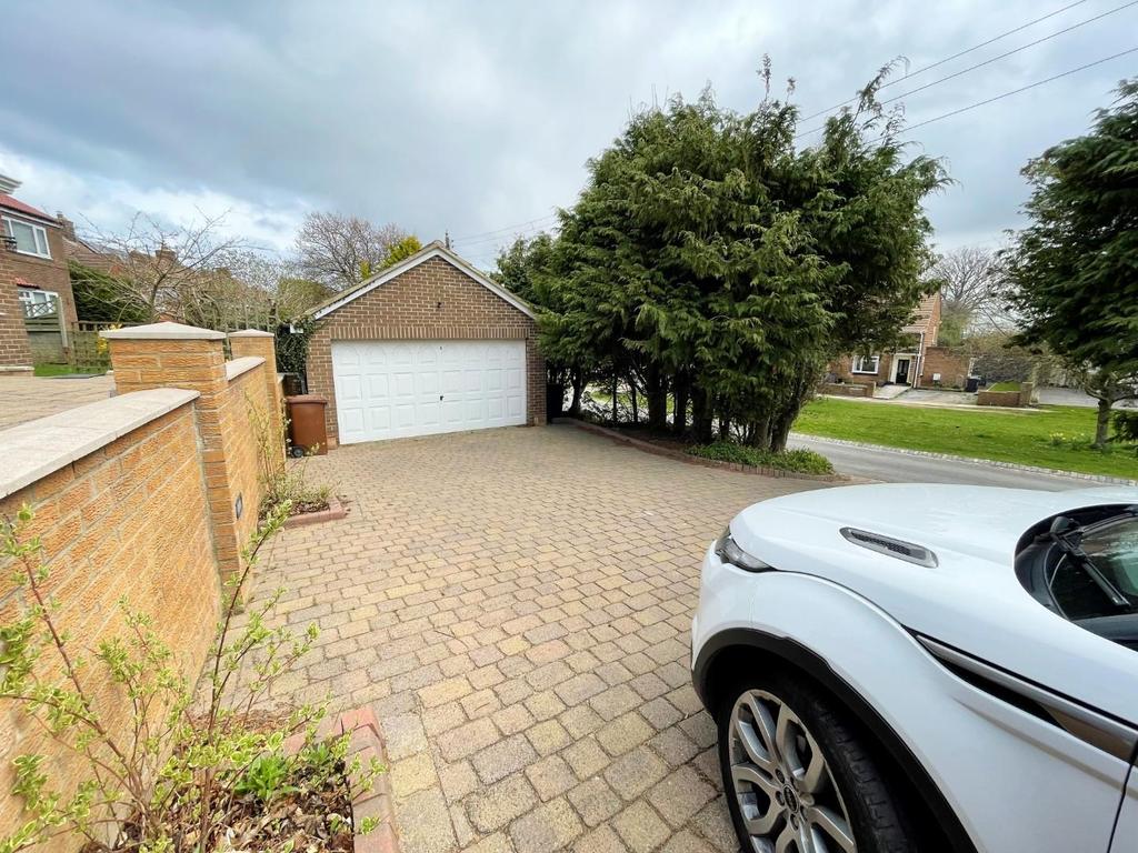 DRIVE & GARAGE