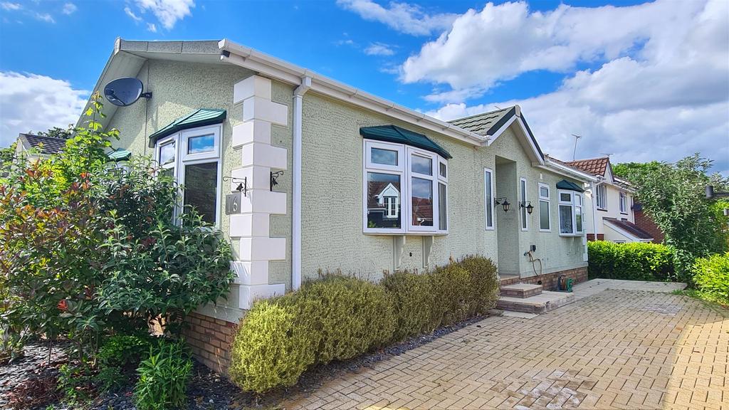 DETACHED PARK HOME Tollsworth Way, Puckeridge, Herts 2 bed park home