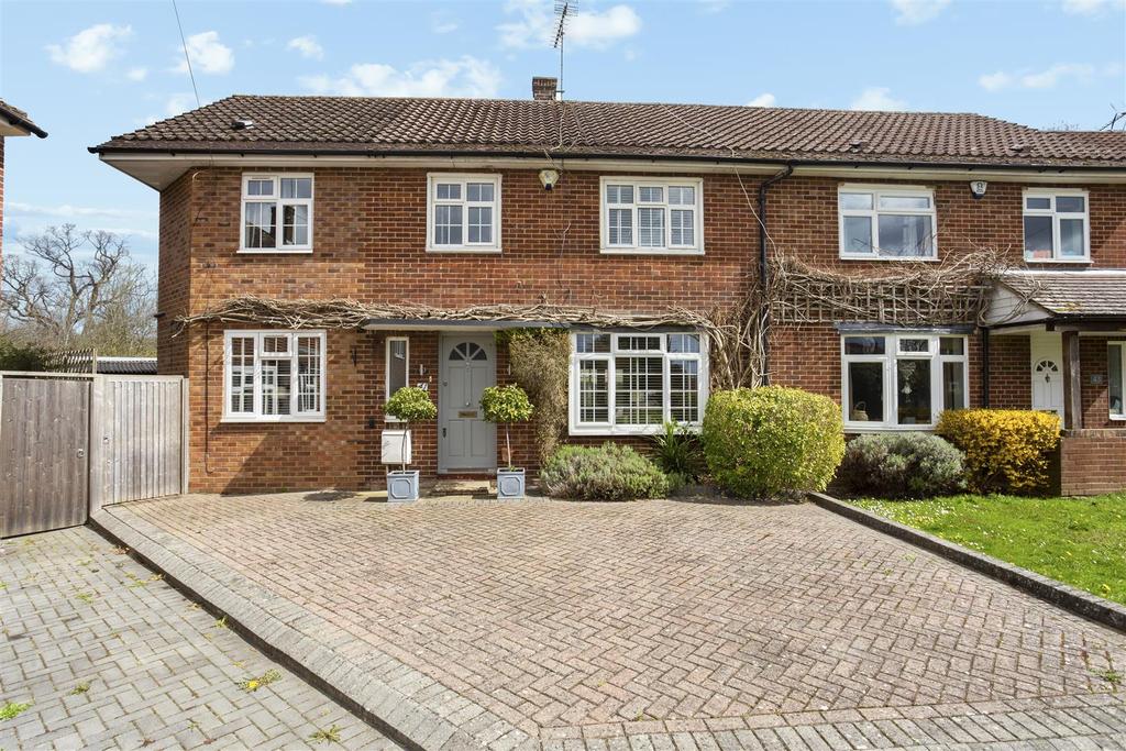 Winston Drive, Stoke D'abernon, Cobham 4 bed semidetached house £775,000