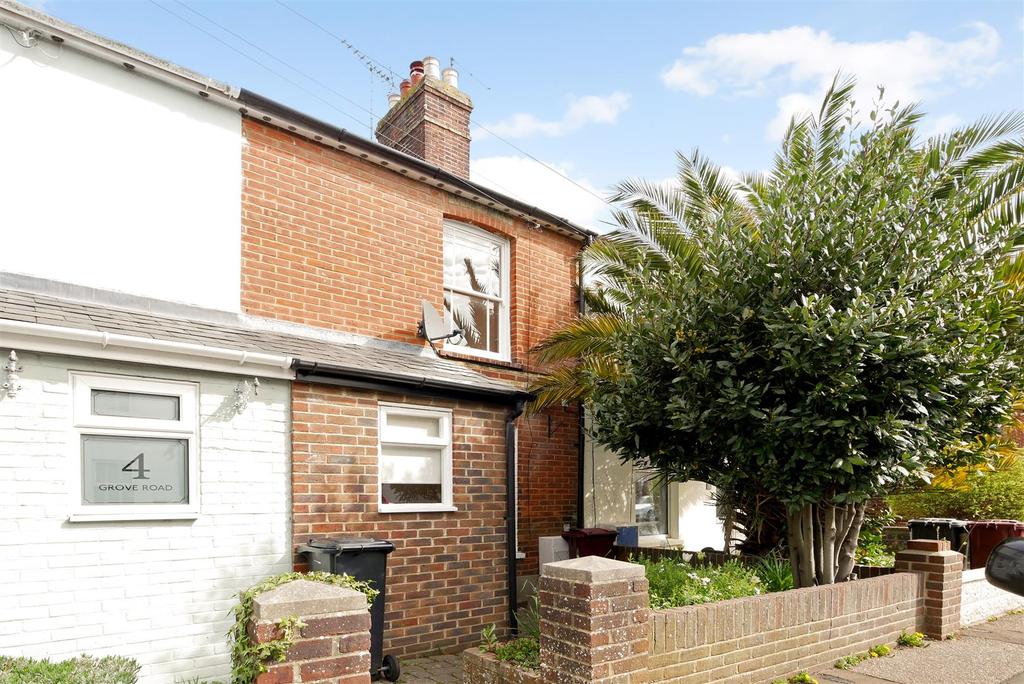Grove Road, Chichester 2 bed terraced house £1,100 pcm (£254 pw)