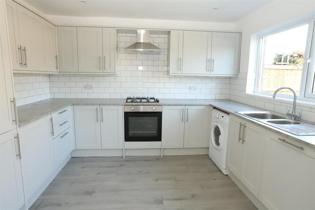Linden Close, Lymm, WA13 0PH 3 bed semidetached house £385,000