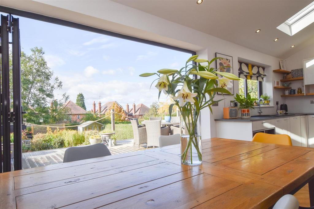 Harrow Road, West Bridgford, Nottingham 5 bed detached house £765,000