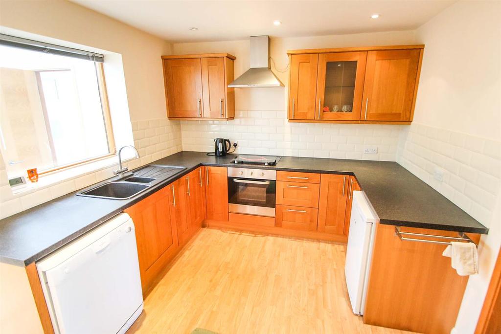 Quarry Gardens, Ludlow 2 bed terraced house £170,000