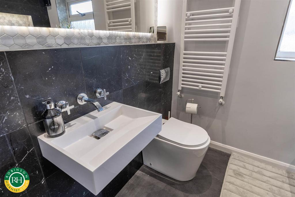 Bathroom 3.jpg
