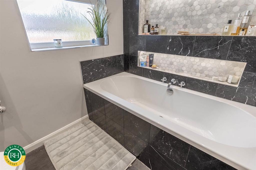 Bathroom 2.jpg