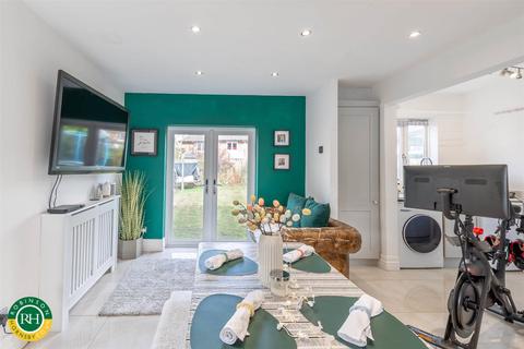 9 Ash Grove, Auckley, Doncaster, DN9 3LN