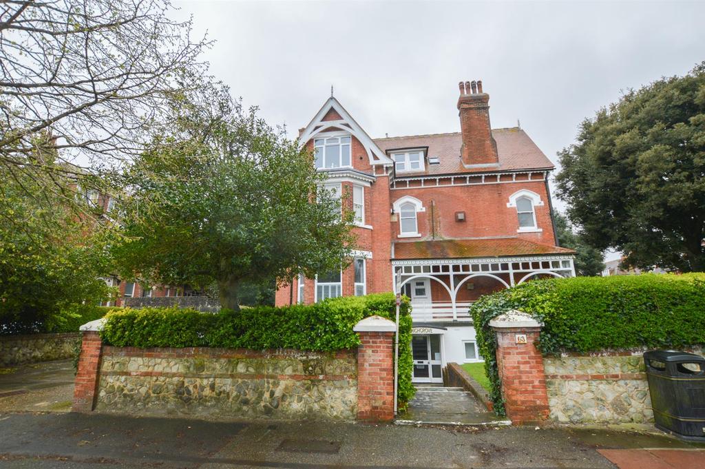 Carlisle Road Eastbourne 1 bed flat £800 pcm (£185 pw)
