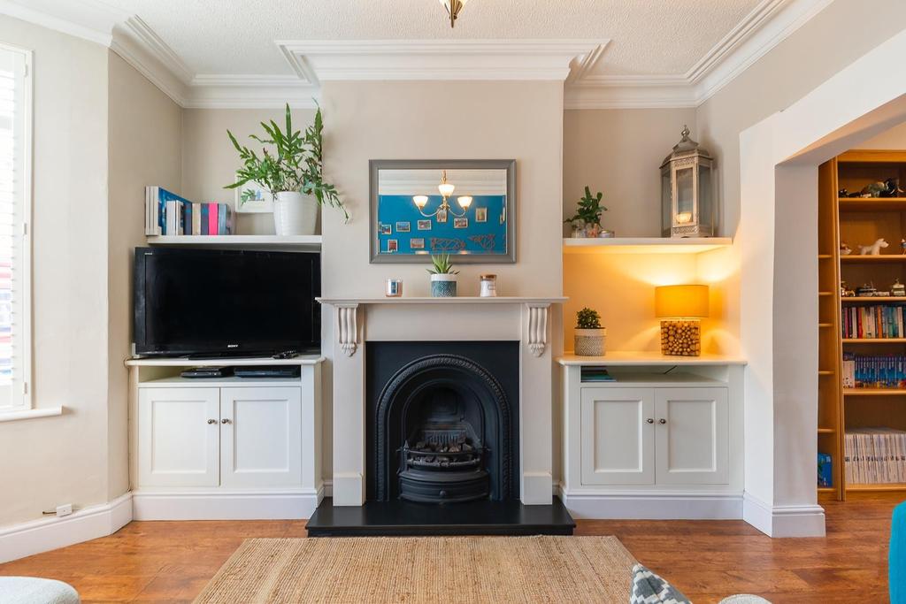 TEERTSYBUR84 - Living Room A.jpg