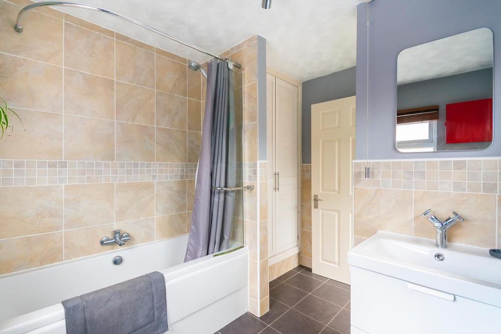 TEERTSYBUR84 - Bathroom B.jpg