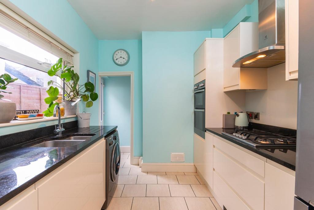 TEERTSYBUR84 - Kitchen C.jpg