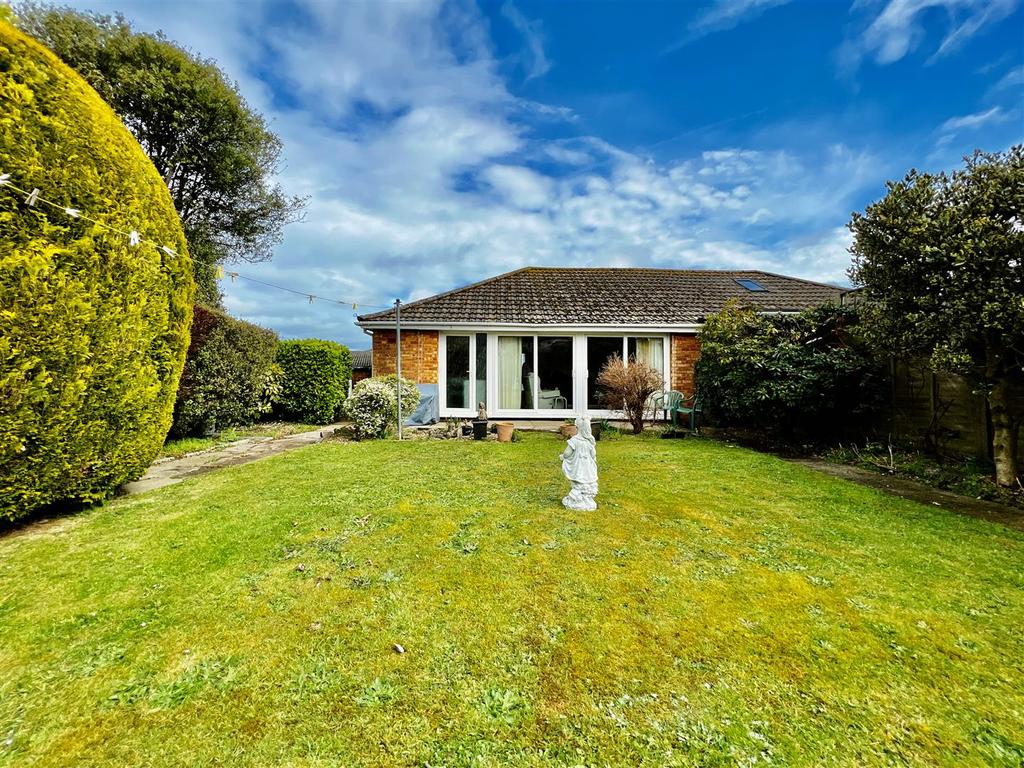 Drive, Brixham 2 bed semidetached bungalow £320,000