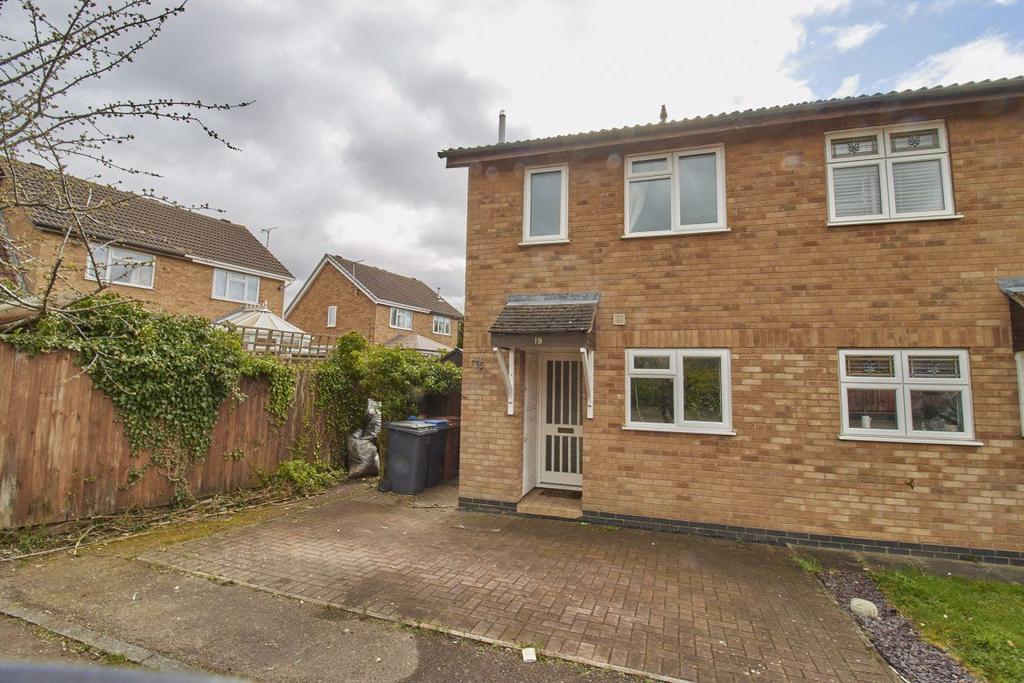 Stirling Avenue, Hinckley 2 bed semidetached house £700 pcm (£162 pw)