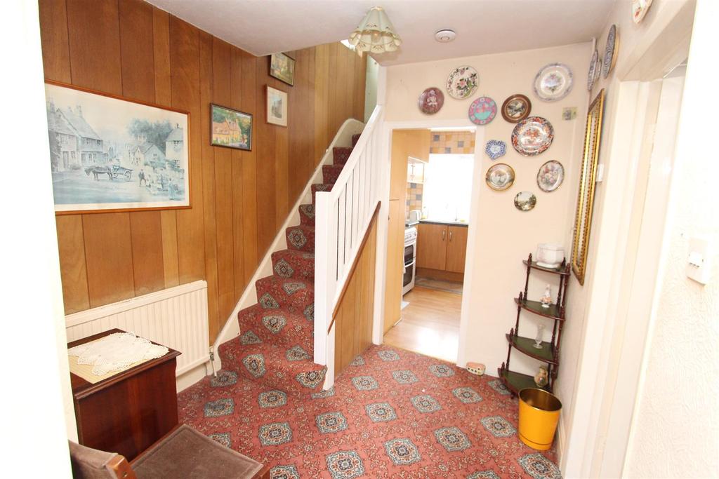Maida Avenue, North Chingford 3 bed semidetached house £450,000
