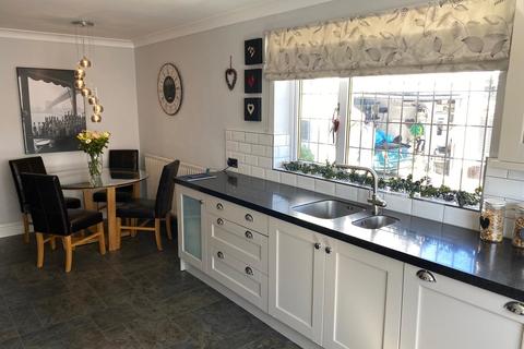 6 Deepdale Close, Whickham, Newcastle Upon Tyne, NE16 5SN