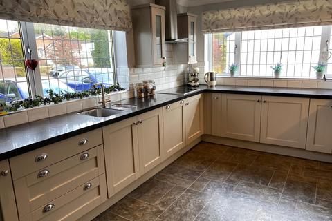 6 Deepdale Close, Whickham, Newcastle Upon Tyne, NE16 5SN
