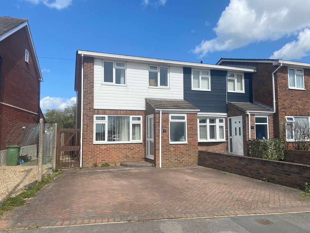 Portchester White Hart Lane 3 bed house £1,295 pcm (£299 pw)
