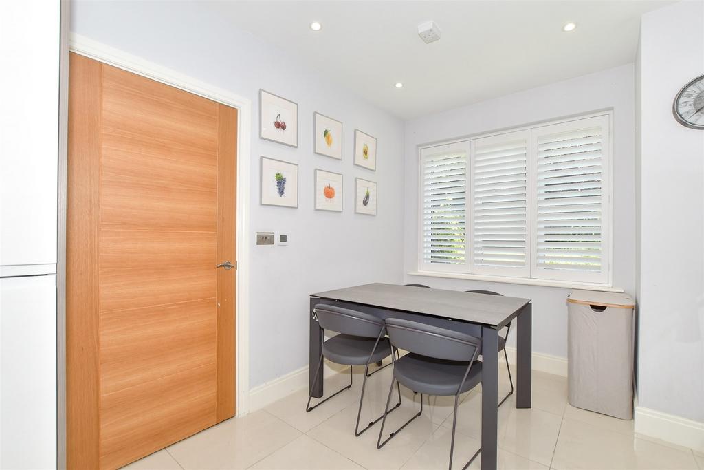Kitchen/ Breakfast Room