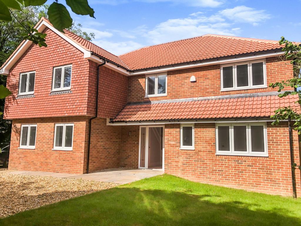Lymington Bottom, Four Marks, Hampshire, GU34 5 bed detached house £