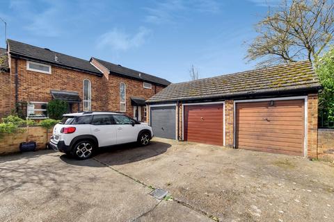 7 Headway Close, Richmond, TW10 7YW