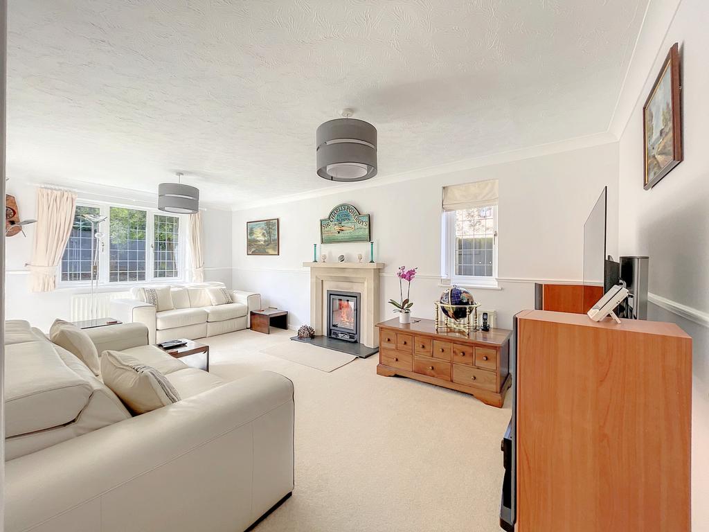 Scholey Close, Halling, Kent, ME2 1JZ 4 bed detached house £600,000