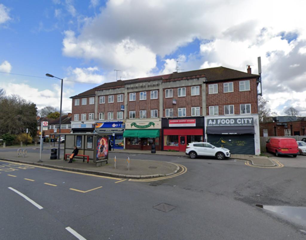 Cannon Lane, Pinner 2 bed flat £1,250 pcm (£288 pw)