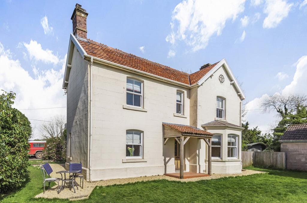 StrattonontheFosse, Radstock, BA3 3 bed detached house £700,000