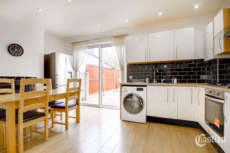 Norfolk Avenue, London, N13 3 bed terraced house £525,000