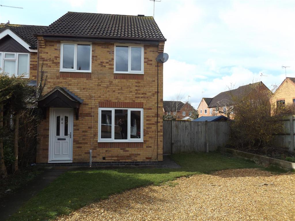 Deene Close, Market Harborough 3 bed semidetached house £925 pcm (£