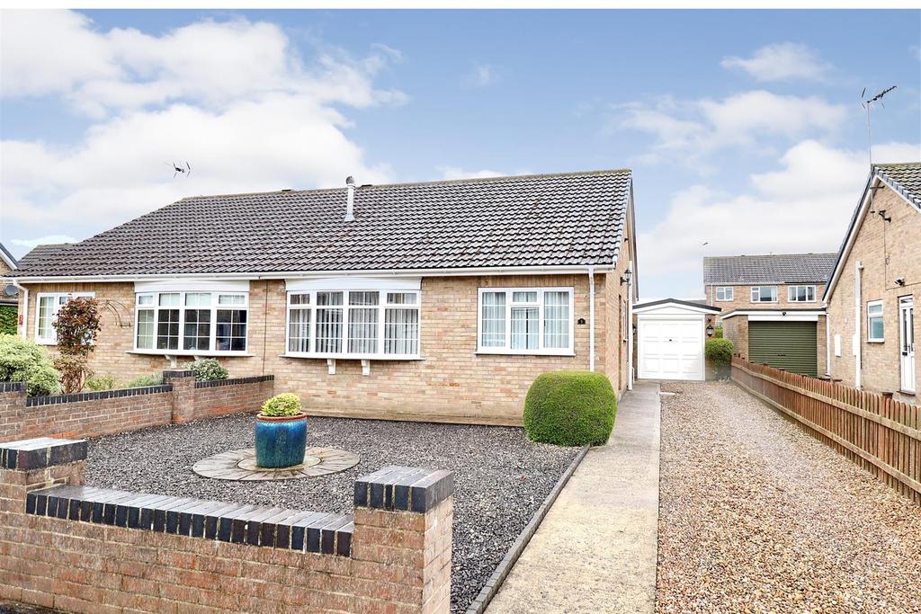 Westfield Close, Pocklington 2 bed semidetached bungalow for sale £